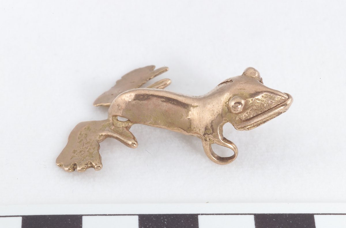 A Gold Alloy Frog Pendant Artifact